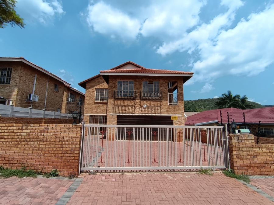 5 Bedroom Property for Sale in Safari Gardens North West